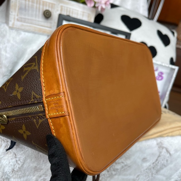 Pre love Alma LV, a sign of watermark, and burn. - Picture 14 of 16